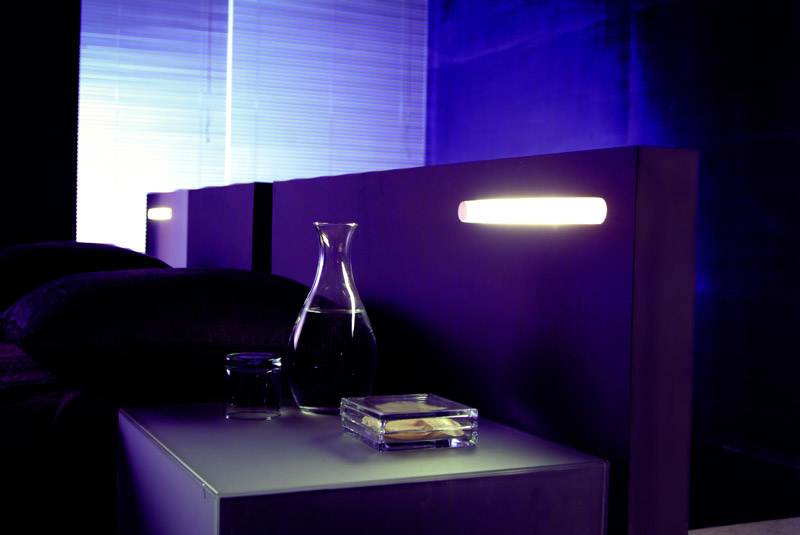 Люминесцентный светильник Vertigo,  8 Вт, встроенный выключатель мягкого касания, кабель 2000мм 350х25,5х35мм